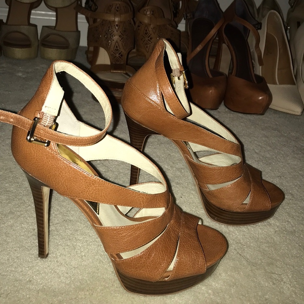 *CLOSET CLOSING* Michael kors heels. Size 7. HP